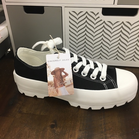 Sincerly Jules Shoes - Sincerely Jules Black and white Sneaker’s 🖤low top🤍